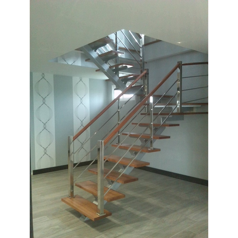 Escalera interior zanca central
