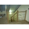 Escalera de interior a medida con zanca central en madera