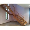 Escalera interior a medida en madera con barandilla en inox