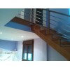 Escalera interior a medida en madera con barandilla en inox
