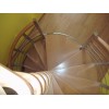 Escalera caracol a medida en madera combinada con inox
